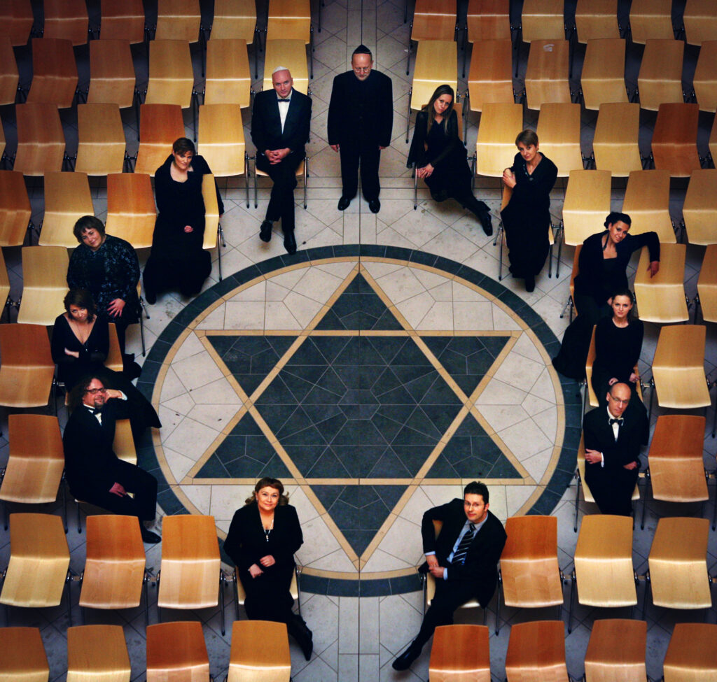 Zdjęcie prezentujące Chór Synagogi Pod Białym Bocianem. 